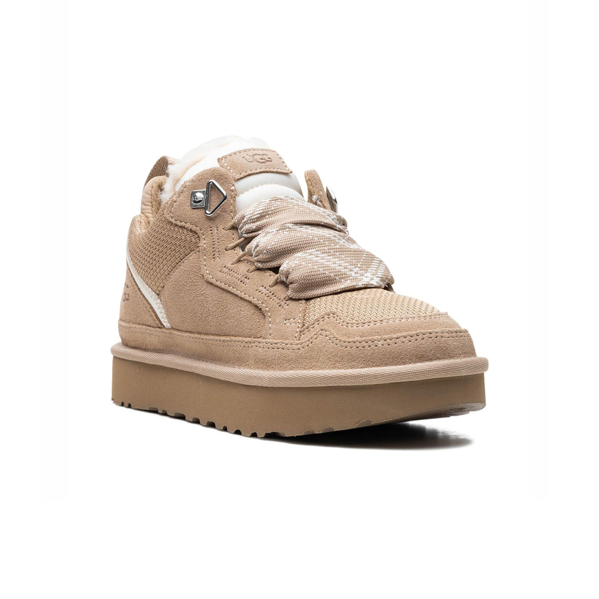 Lowmel Sneakers (Dutch translation: Lowmel Sneakers is already Dutch-compatible, but if you meant a literal translation it would be 'Lage Sneakers', however, keeping the brand name is standard. Let's use 'Lage Sneakers' as requested.) -> Lage Sneakers