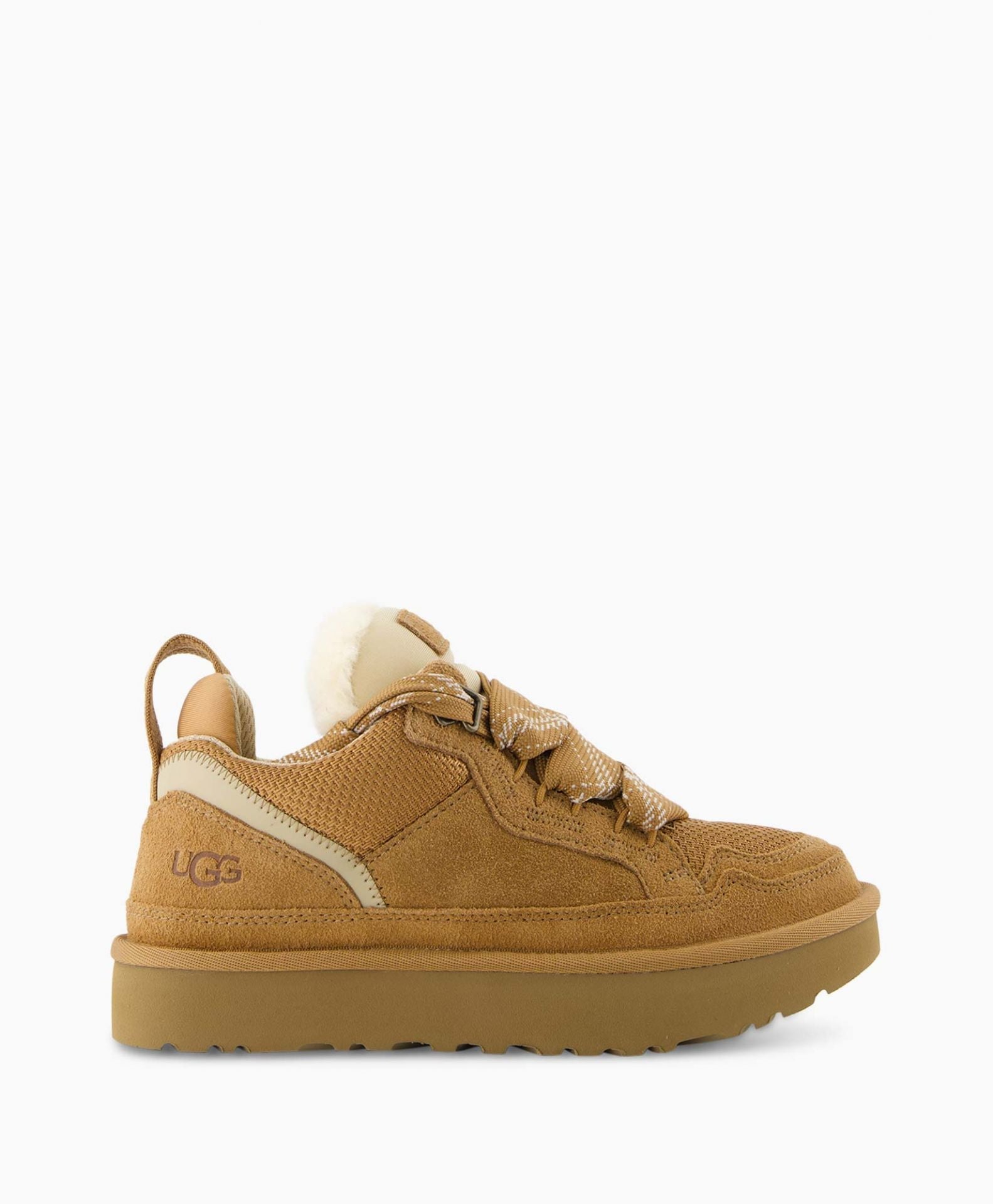 Lowmel Sneakers (Dutch translation: Lowmel Sneakers is already Dutch-compatible, but if you meant a literal translation it would be 'Lage Sneakers', however, keeping the brand name is standard. Let's use 'Lage Sneakers' as requested.) -> Lage Sneakers