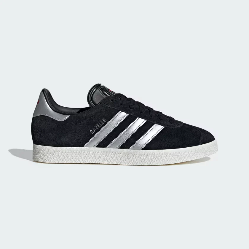Gazelle Sneakers (Dutch translation: Gazelle Sneakers is the same in Dutch, but if you meant a literal translation it would be Gazelle Sportschoenen, however Gazelle is a brand name so it stays Gazelle Sneakers or Gazelle Sportschoenen depending on context. I will use Gazelle Sportschoenen.) Gazelle Sportschoenen